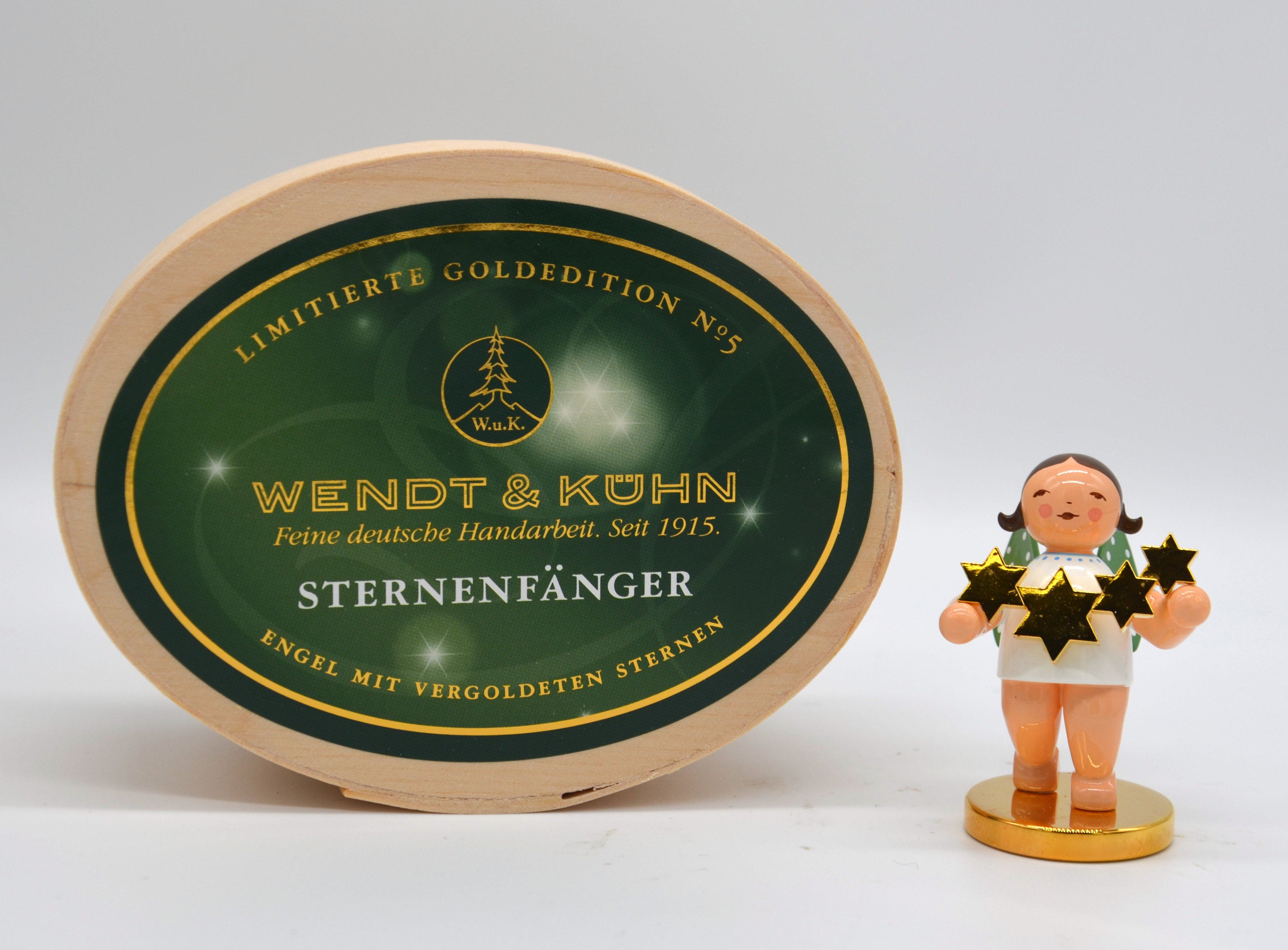 No. 5, Sternenfänger, Engel mit Sternen auf Metallsockel · vergoldet, in Spanschachtel. Limitierte Goldedition (22.222 Stück)