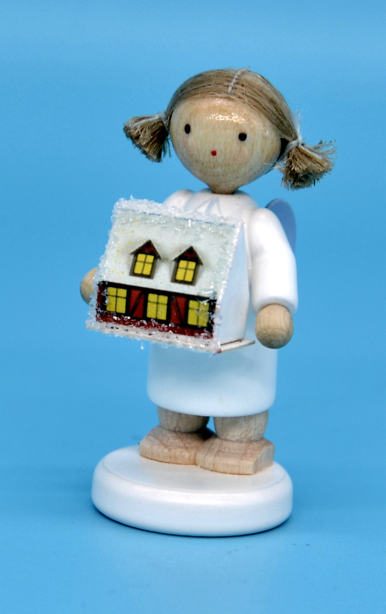 Engel mit erzgebirgischem Lichterhaus