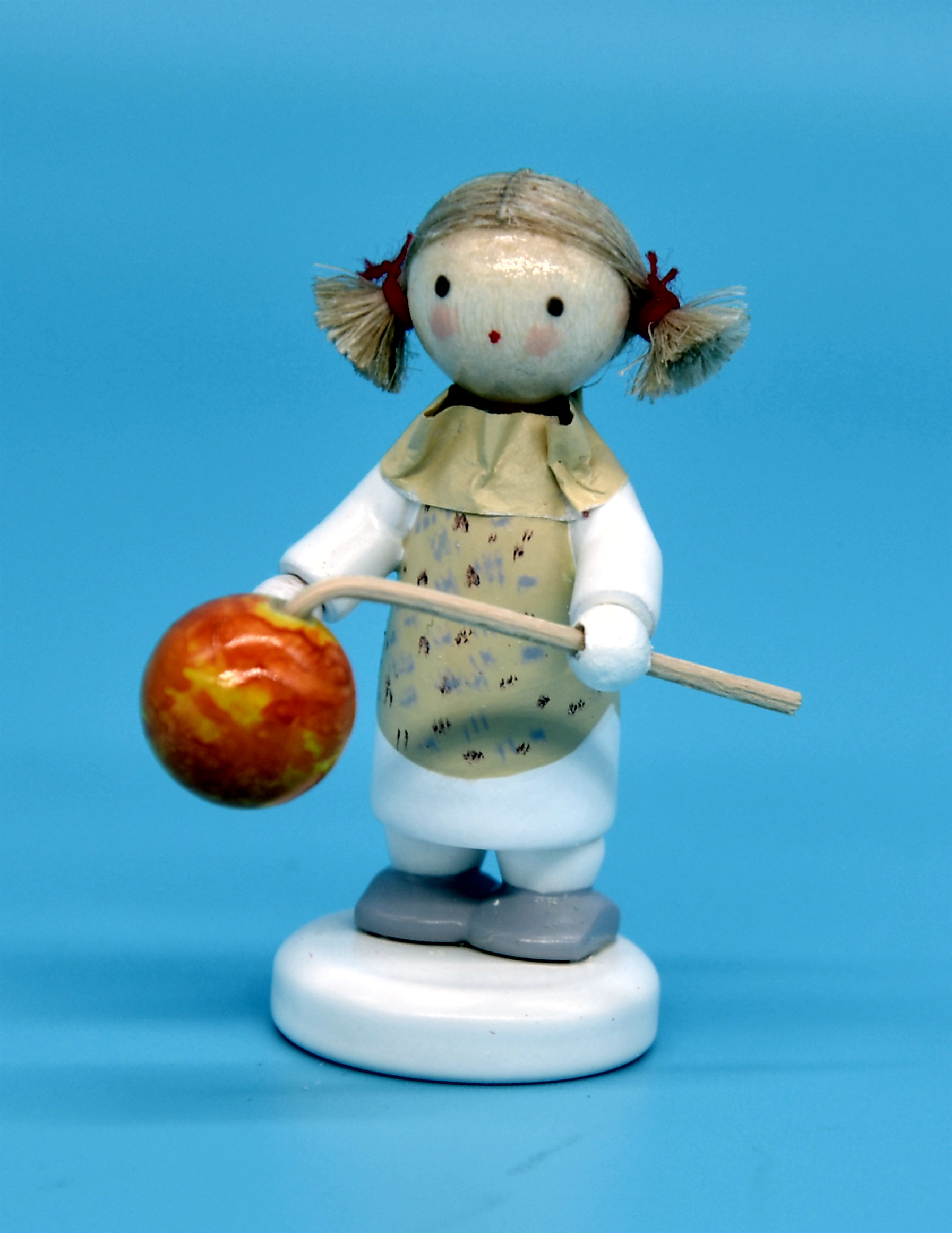 Kleines Mädchen mit Lampion