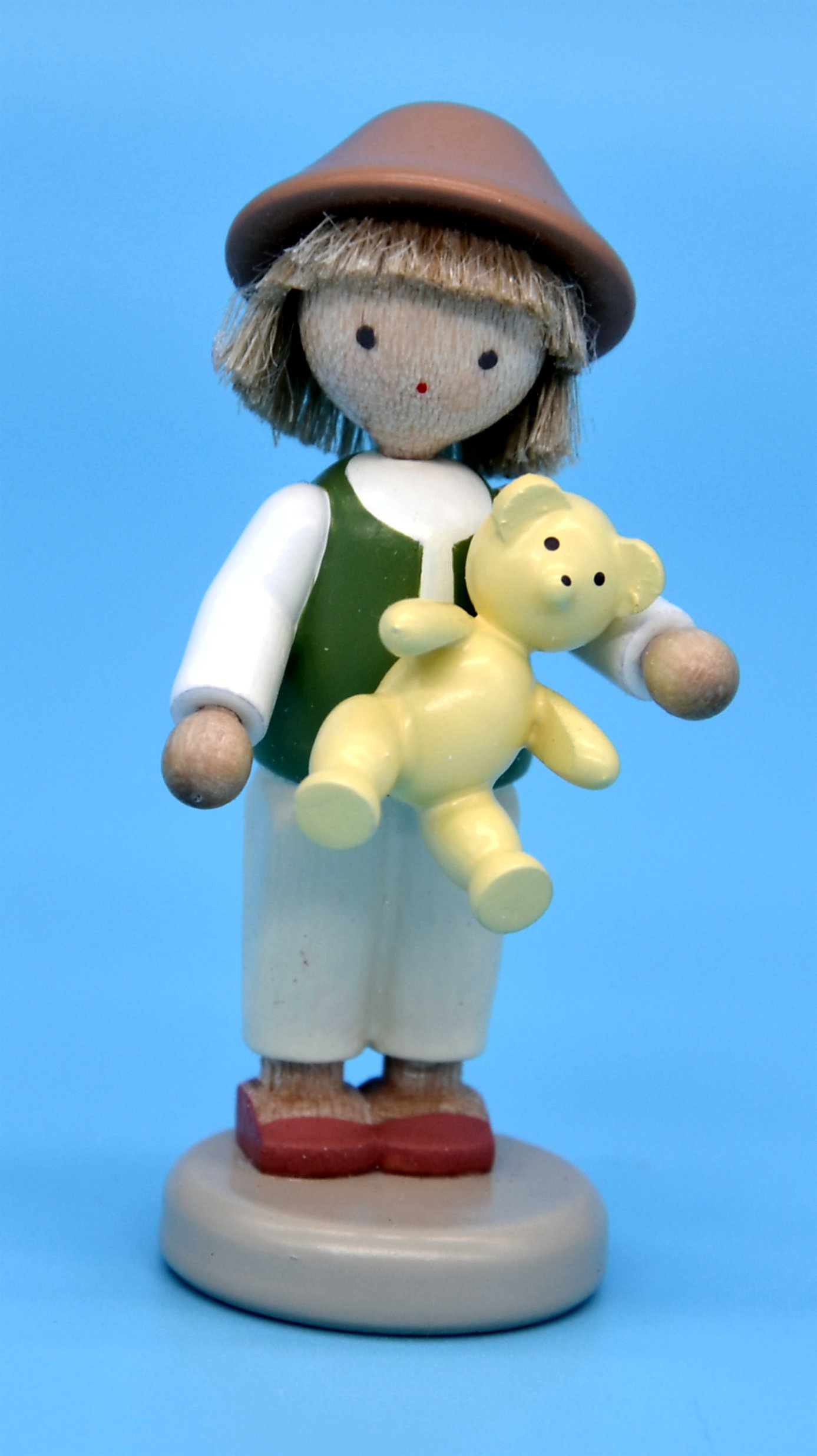 Junge mit Teddy