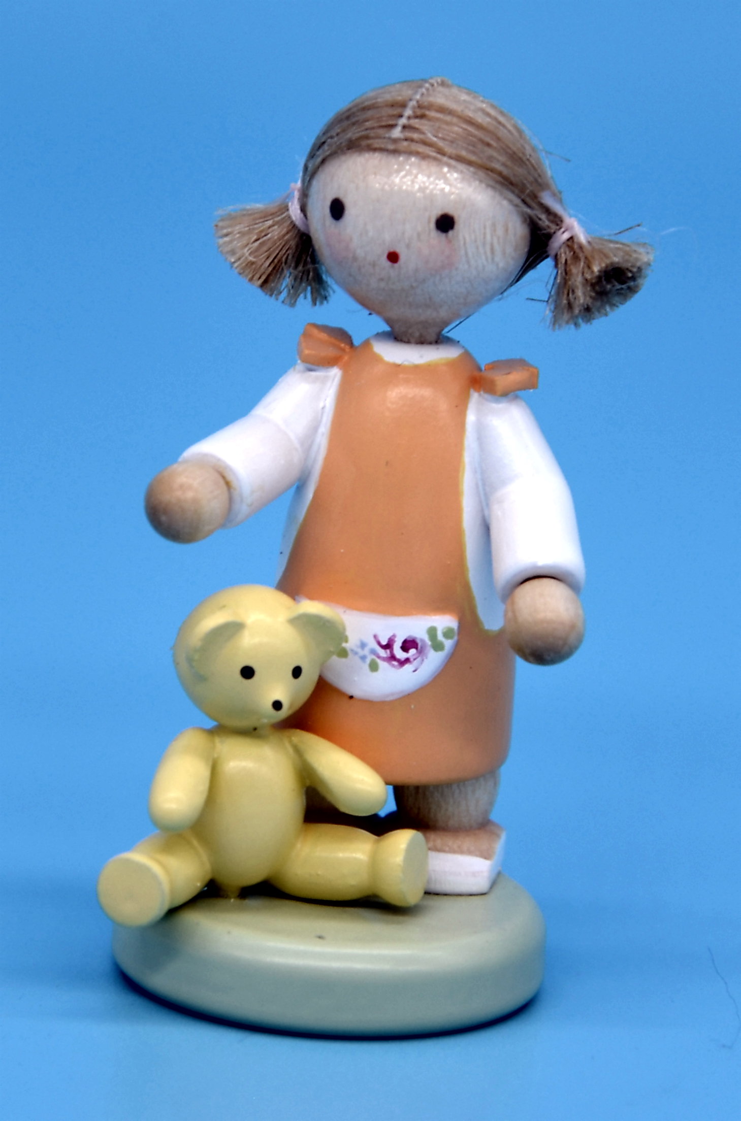 Mädchen mit Teddy