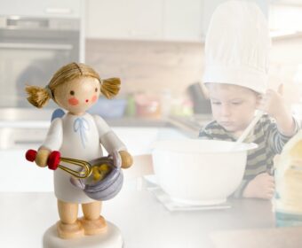 Engel mit Schneebesen