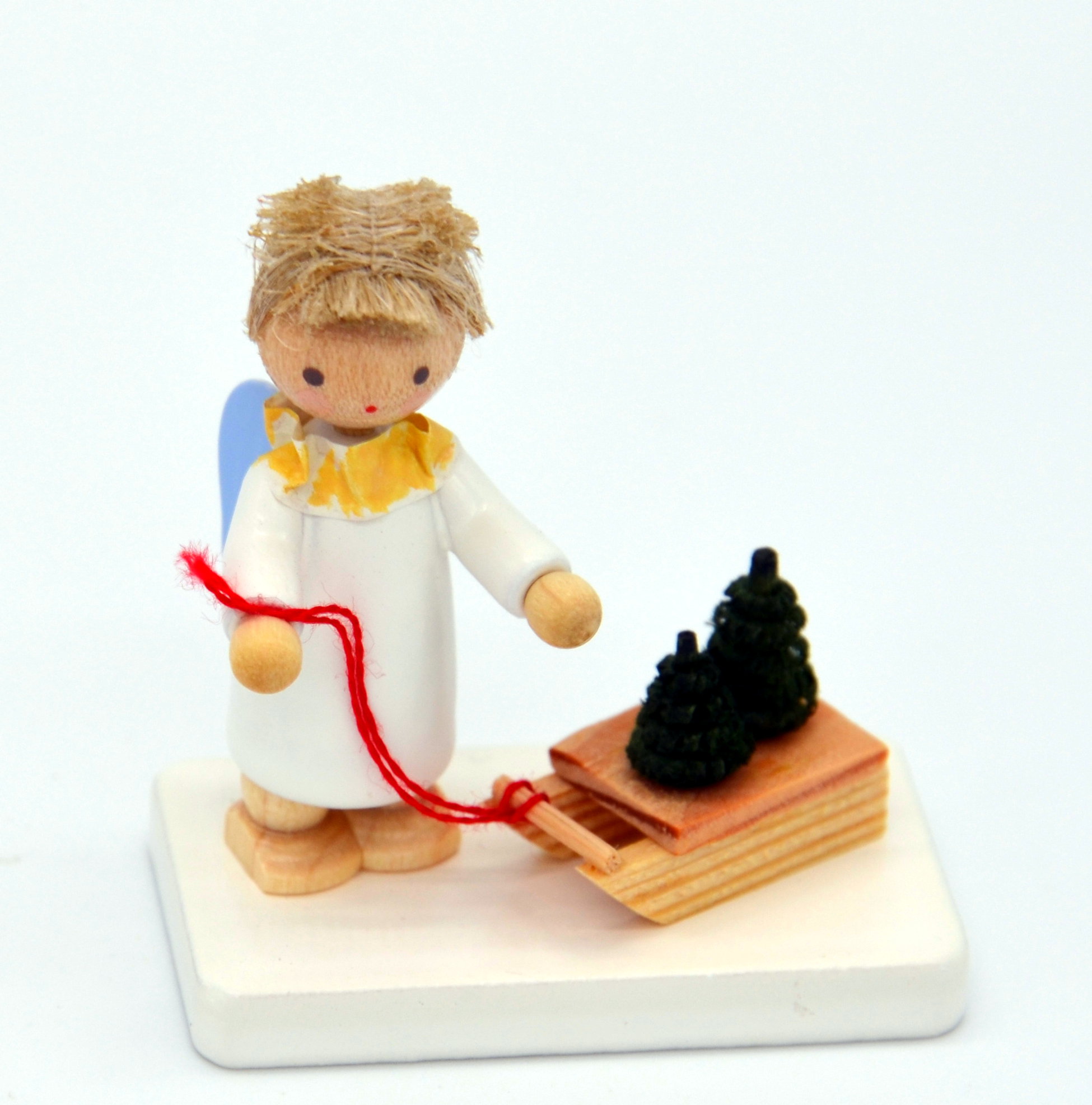 Engel mit Schlitten und Baumsetzlingen