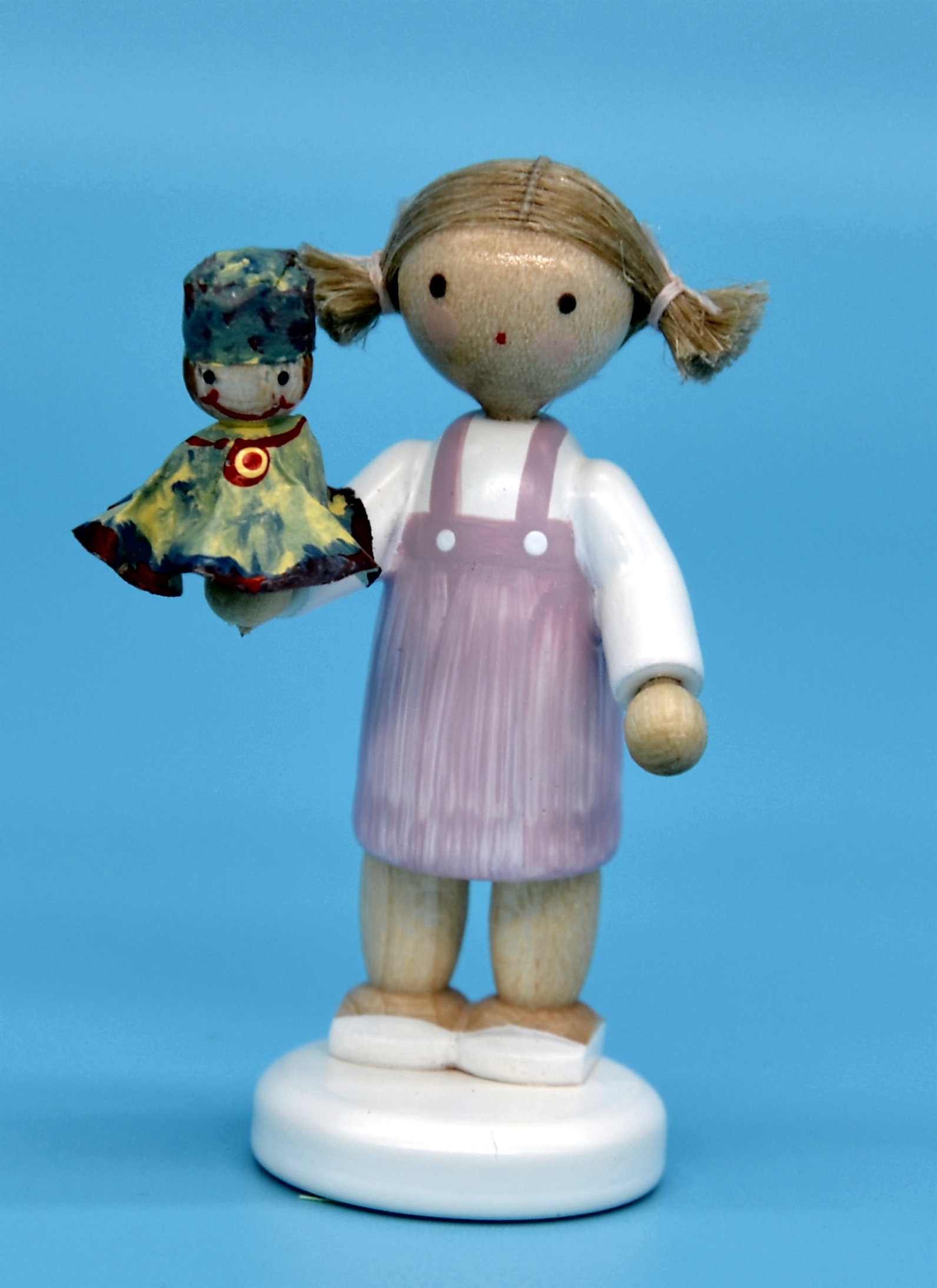 Mädchen mit Kasperle, bunt