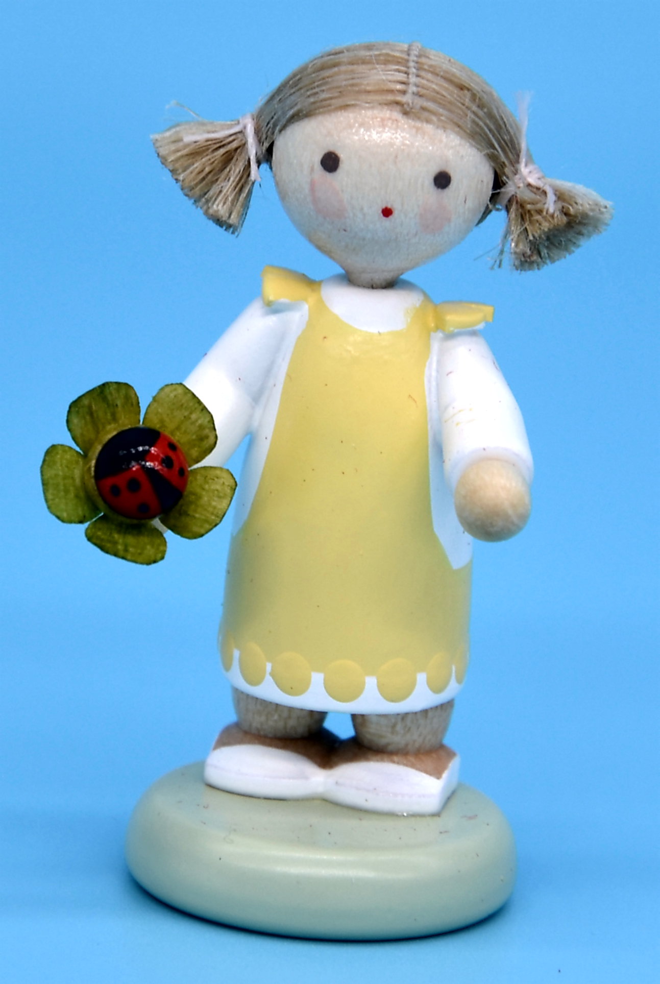 Mädchen mit Marienkäfer