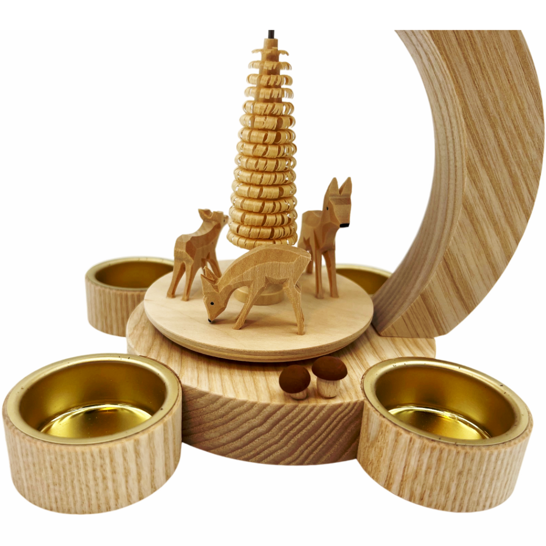 Teelichtpyramide mit Rehen