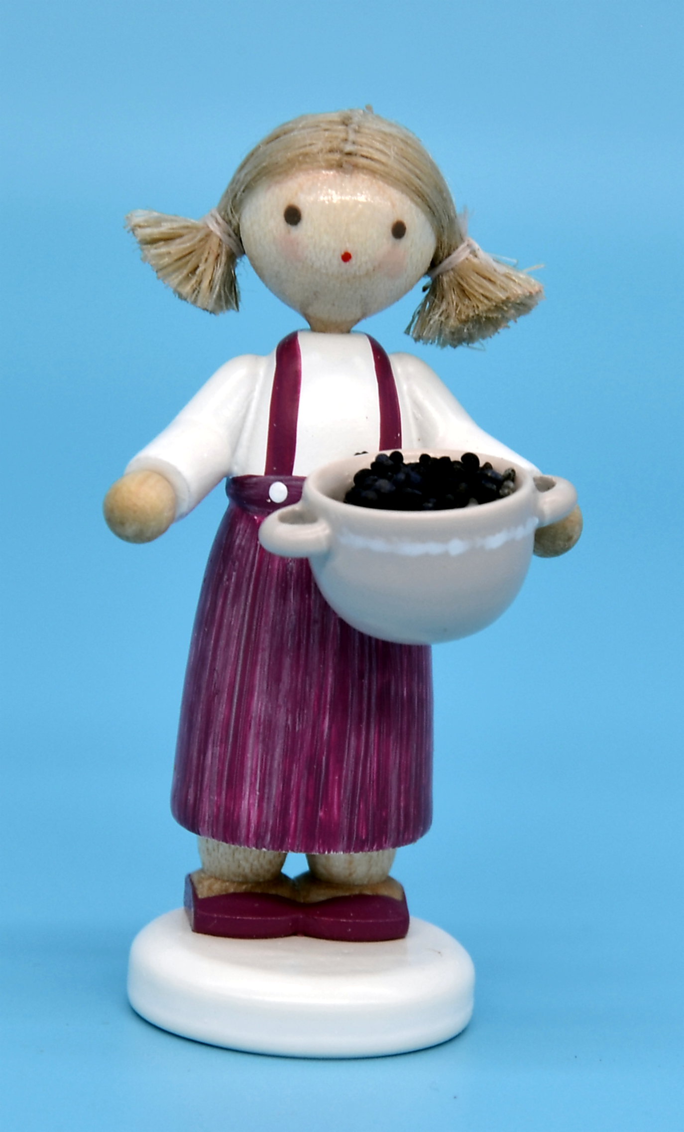 Mädchen mit Brombeeren