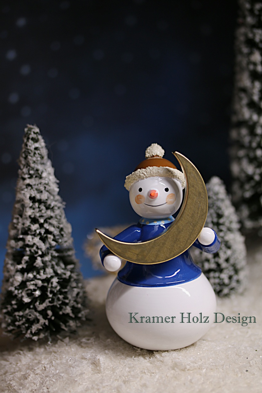 Schneemann mit Mond