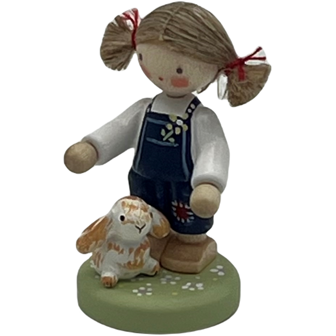 Mädchen mit Schlappohrhase