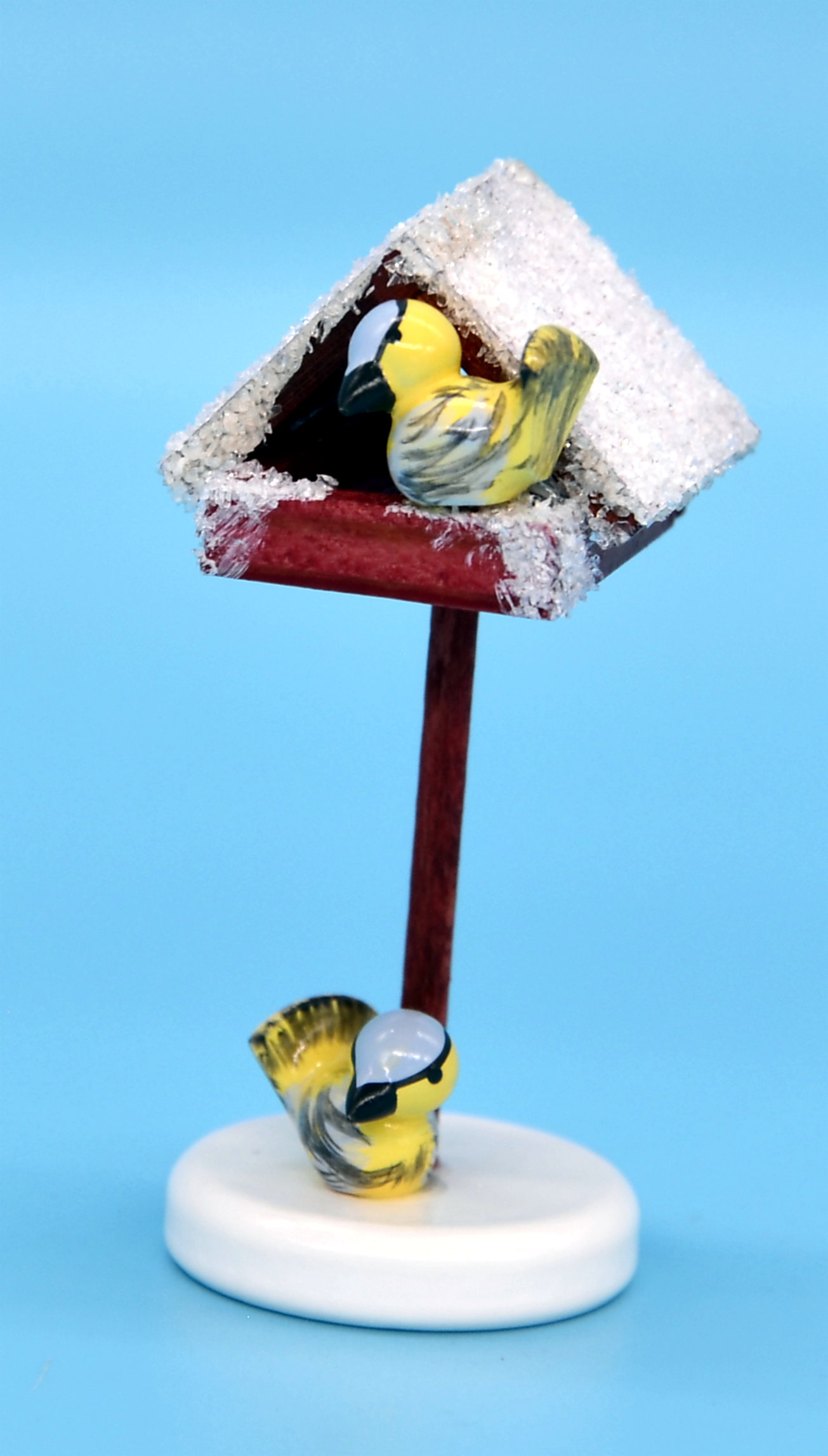 Vogelhäuschen mit Meisen