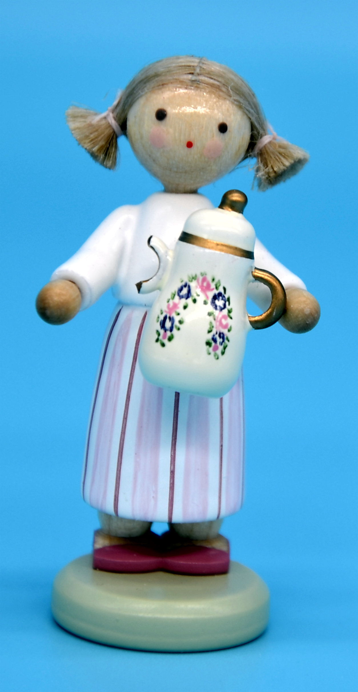 Mädchen mit Kaffeekanne
