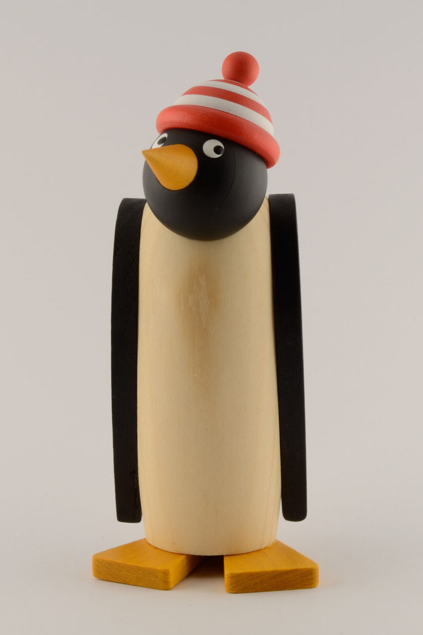 Pinguin mit roter Ringelmütze