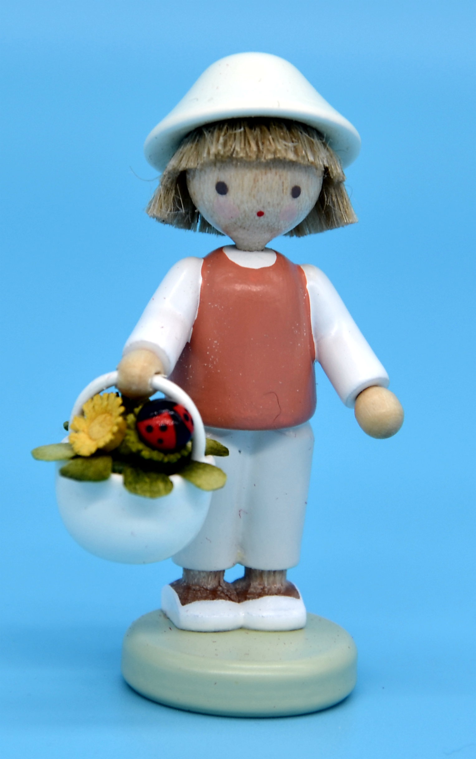 Junge mit Marienkäfer