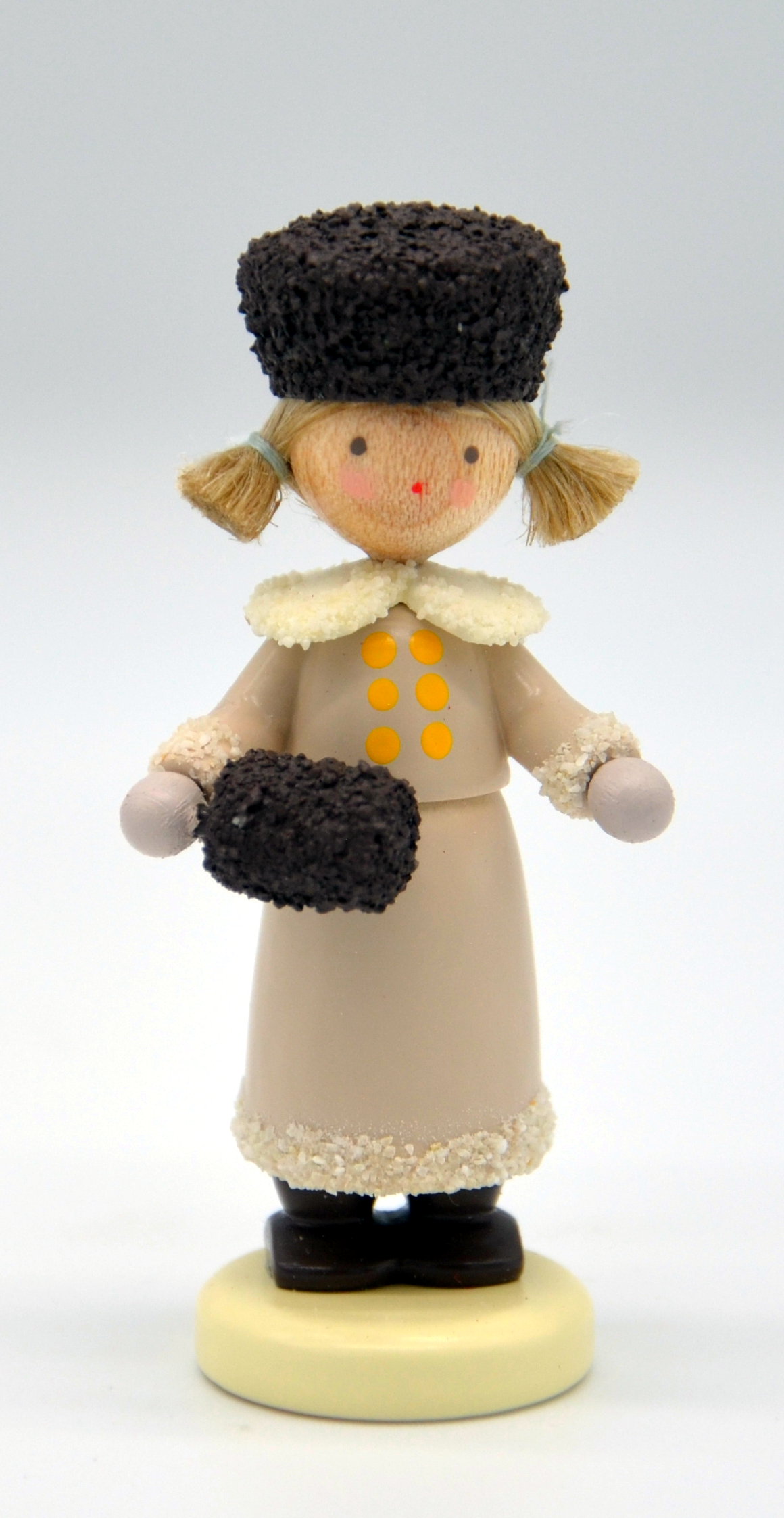 Mädchen mit Pelzmütze und Muff