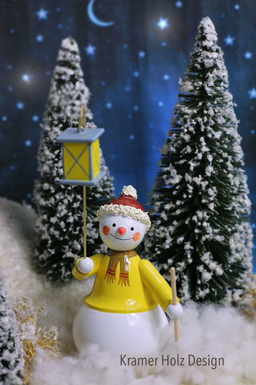 Schneemann mit Laterne